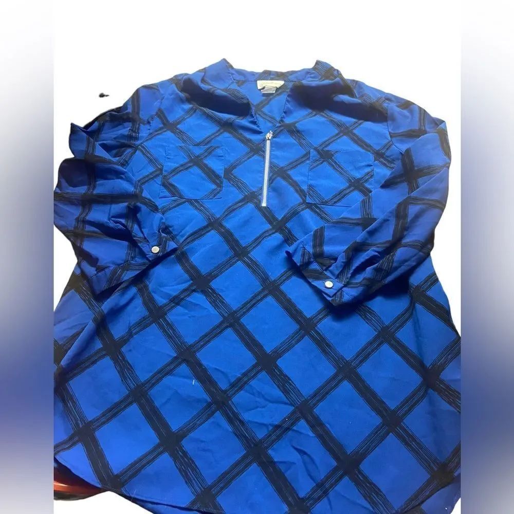 Jacklyn Smith Collection size large blouse never worn zipper accents excellent